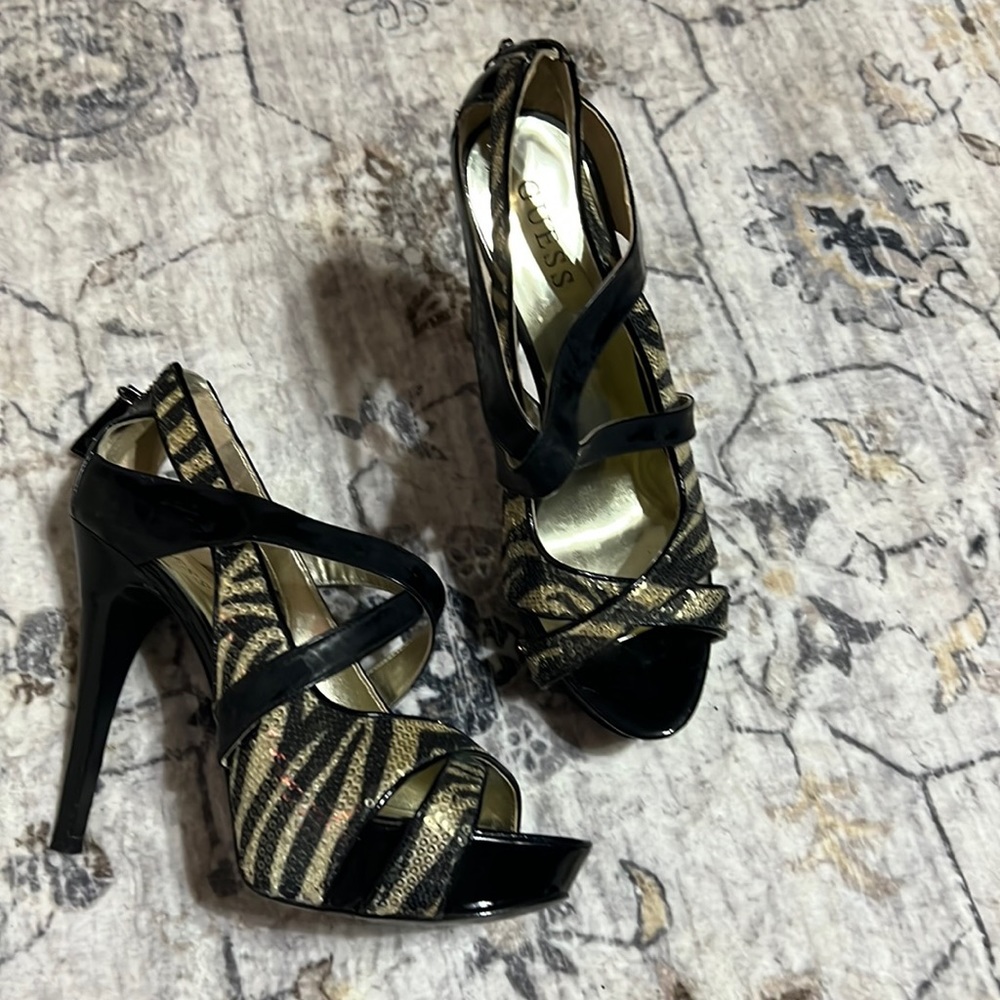 Guess sequin pumps